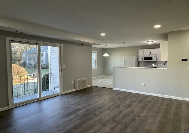 2nd image of 74 Tennis Plaza Rd #31, Dracut, MA 01826 | MLS# 73543784