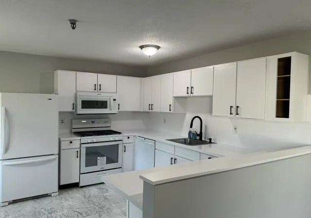 3rd image of 74 Tennis Plaza Rd #31, Dracut, MA 01826 | MLS# 73543784