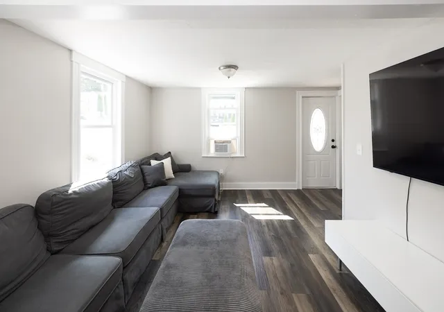 3rd image of 435 Lake Ave, Worcester, MA 01604 | MLS# 73557817
