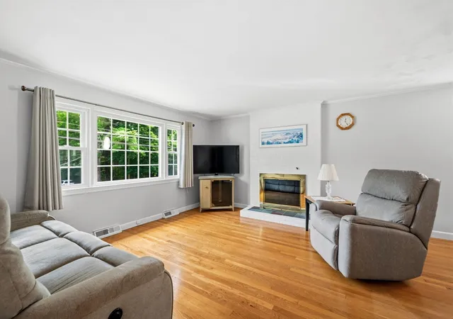 Photo 4 of Sale Pending at 279 Center St, Pembroke, MA 02359 | MLS# 73563436 | Listing updated on 2026-08-30