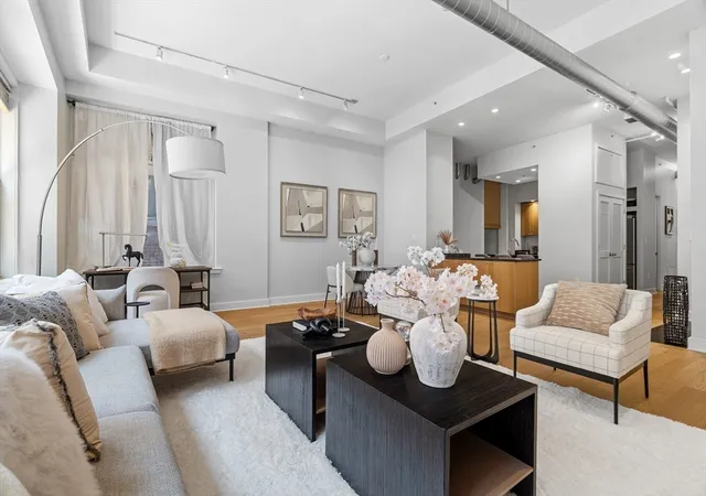 4th image of 43 Winter St #2, Boston, MA 02108 | MLS# 73558256