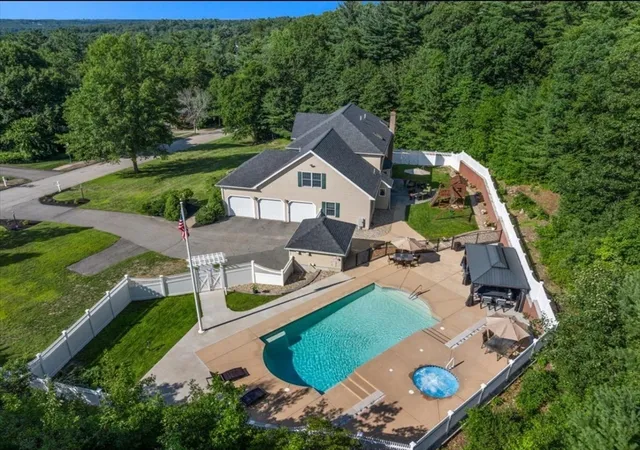 2nd image of 256 Hillcrest Rd, Marshfield, MA 02050 | MLS# 73553933