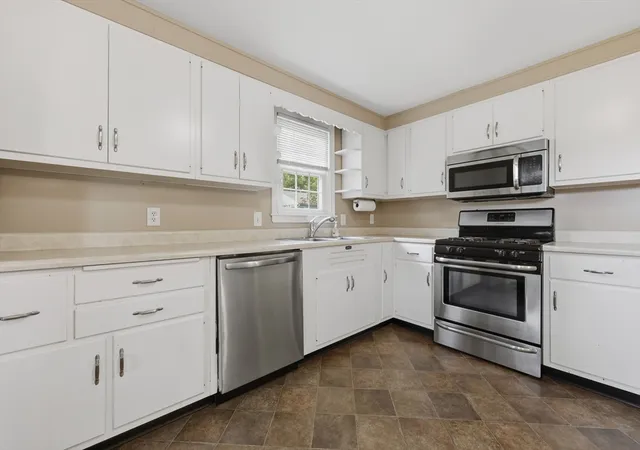 4th image of 51 Lee Ave, Fitchburg, MA 01420 | MLS# 73566219
