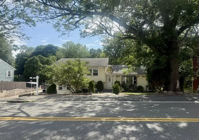 3rd image of 237 Summer St, Brockton, MA 02302 | MLS# 73555310