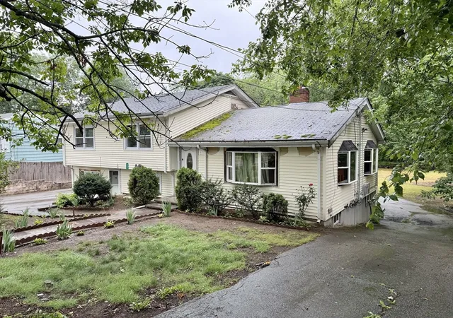 5th image of 237 Summer St, Brockton, MA 02302 | MLS# 73555310