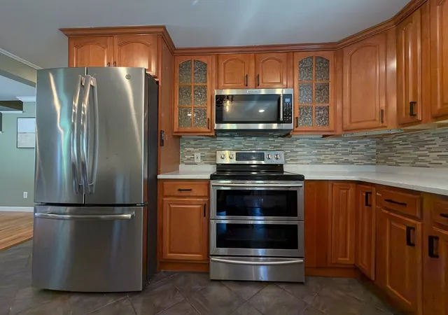 Photo 4 of Sale Pending at 476 Pelham Rd, Dracut, MA 01826 | MLS# 73569263 | Listing updated on 2026-09-15