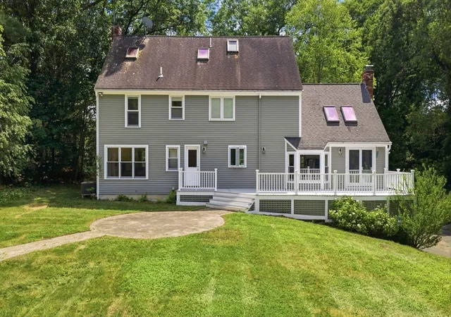 2nd image of 4 Juniper Ln, Topsfield, MA 01983 | MLS# 73542349