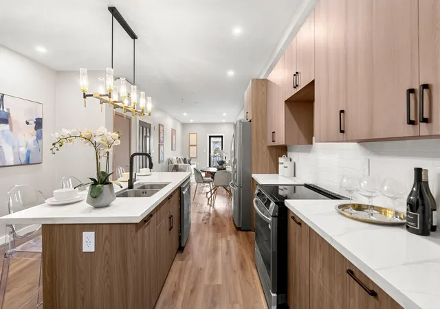 3rd image of 14 Schuyler #3, Dorchester, MA 02121 | MLS# 73505955