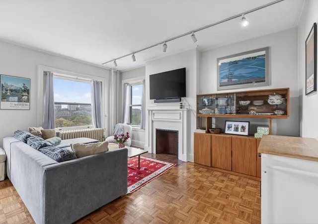 4th image of 48 Beacon St #9F, Boston, MA 02108 | MLS# 73527586
