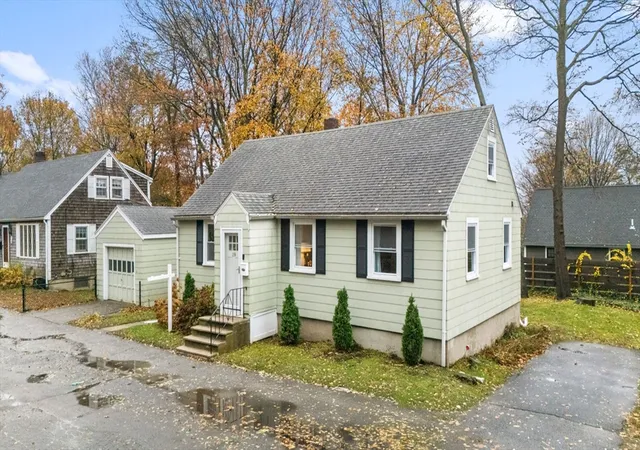 Homes for sale in Beverly, MA | 19 Cedar St, Beverly, MA 01915 | MLS# 73454213