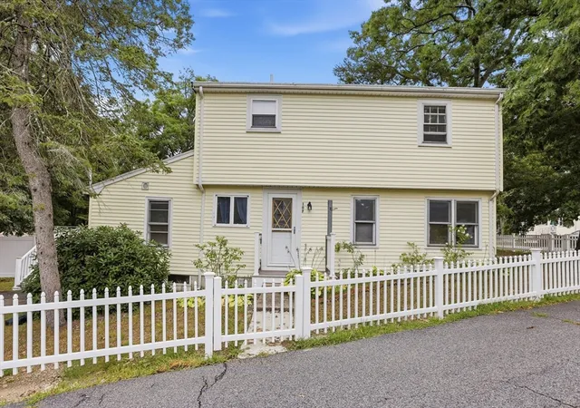 Photo 2 of Single family home for sale at 107 Pond St, Rockland, MA 02370 | MLS# 73565679 | Listing updated on 2026-09-29