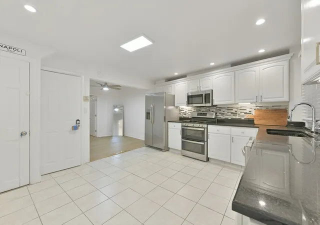 4th image of 144 Salem St, Boston, MA 02113 | MLS# 73544551