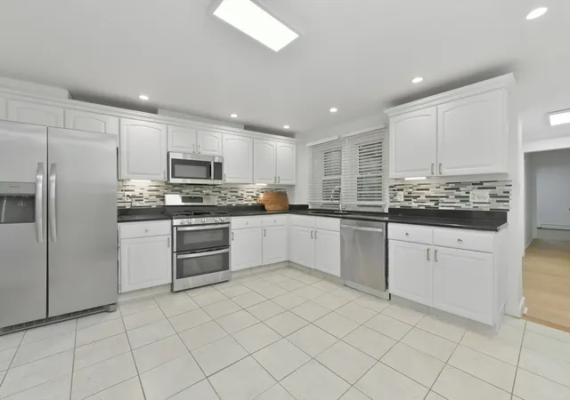 5th image of 144 Salem St, Boston, MA 02113 | MLS# 73544551