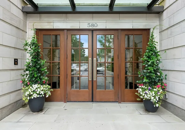 2nd image of 580 Washington Street #104, Wellesley, MA 02482 | MLS# 73541073