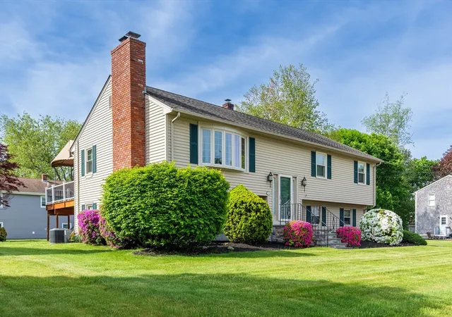 Photo 2 of Sale Pending at 9 Kathleen Dr, Warren, RI 02885 | MLS# 73564725 | Listing updated on 2026-09-12
