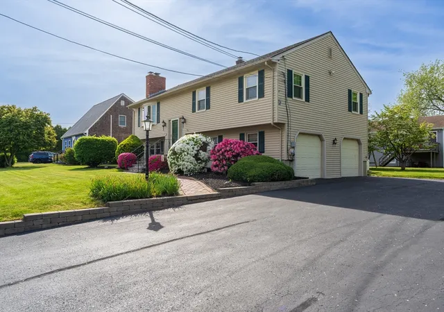 Photo 3 of Sale Pending at 9 Kathleen Dr, Warren, RI 02885 | MLS# 73564725 | Listing updated on 2026-09-12