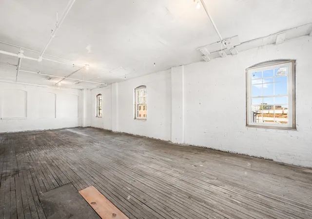 3rd image of 64 Green St, Worcester, MA 01604 | MLS# 73464190