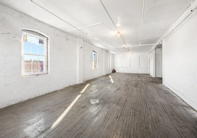 4th image of 64 Green St, Worcester, MA 01604 | MLS# 73464190