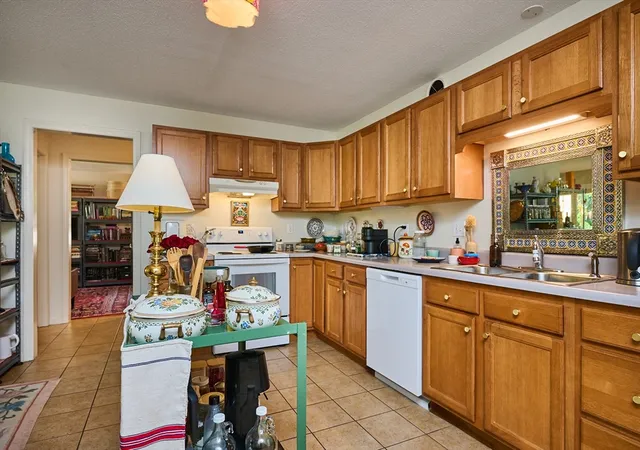 5th image of 35-37 Indian Hill, Florence, MA 01062 | MLS# 73553972