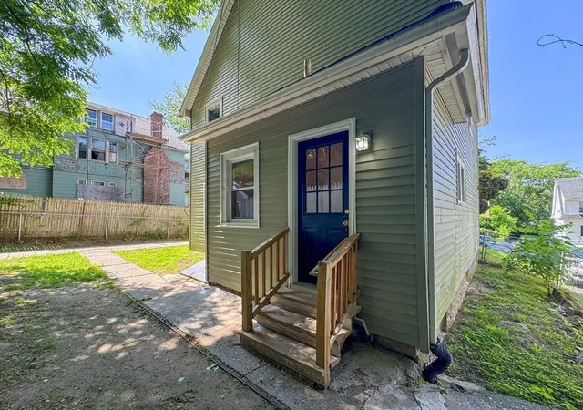 Photo 4 of Single family home for sale at 185 Leyfred Ter, Springfield, MA 01108 | MLS# 73550564 | Listing updated on 2026-09-13