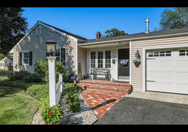 Photo 4 of Sale Pending at 36 Helen Cir, East Longmeadow, MA 01028 | MLS# 73556546 | Listing updated on 2026-08-18