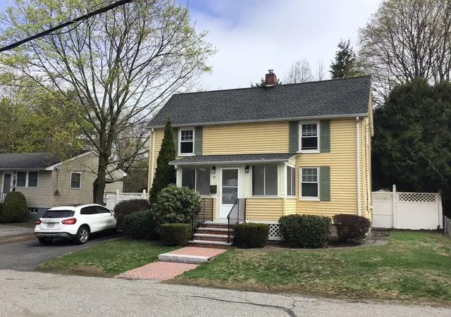 Homes for sale in Woburn, MA | 17 Grove St, Woburn, MA 01801 | MLS# 73505503