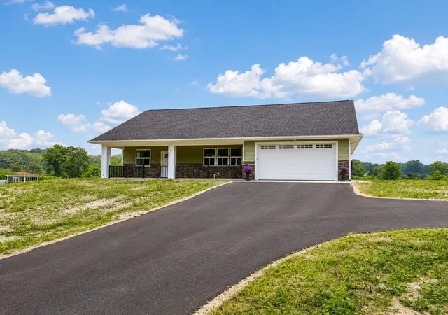 Photo 2 of Single family home for sale at 2 Cronin Hl Rd, Hatfield, MA 01038 | MLS# 73550166 | Listing updated on 2026-09-26
