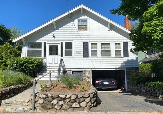 Photo 1 of Sale Pending at 86 Highview Ave, Melrose, MA 02176 | MLS# 73529302 | Listing updated on 2026-08-13