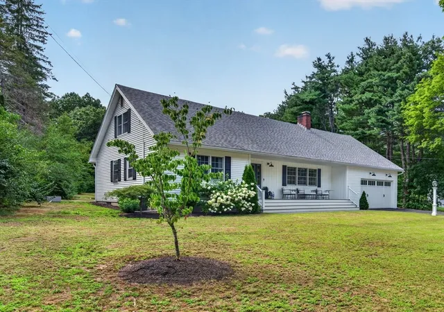 Photo 2 of Sale Pending at 6 Hawthorne Cir, Andover, MA 01810 | MLS# 73560851 | Listing updated on 2026-08-19