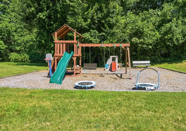 2nd image of 176 Maple Ave, Rutland, MA 01543