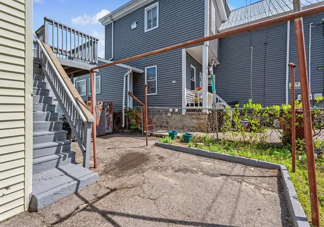 2nd image of 18 Pleasant St, Lowell, MA 01852