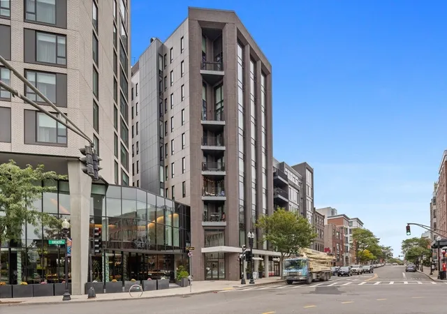 Homes for sale in Boston, MA | 14 West Broadway #7L, Boston, MA 02127 | MLS# 73508435