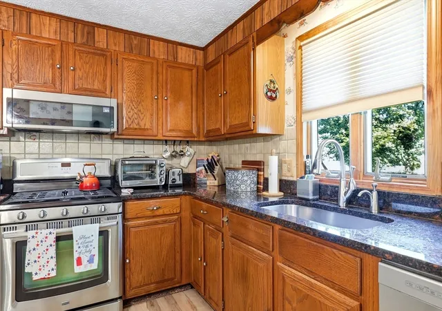 4th image of 357 Howe Street, Methuen, MA 01844 | MLS# 73556149