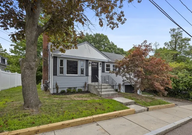 Photo 3 of Single family home for sale at 7 Franklin St, Hyde Park, MA 02136 | MLS# 73570025 | Listing updated on 2026-09-04