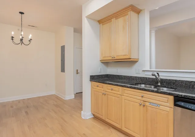 3rd image of 1000 Albion Dr #1302, Bedford, MA 01730 | MLS# 73501724