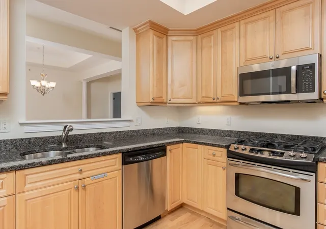 5th image of 1000 Albion Dr #1302, Bedford, MA 01730 | MLS# 73501724