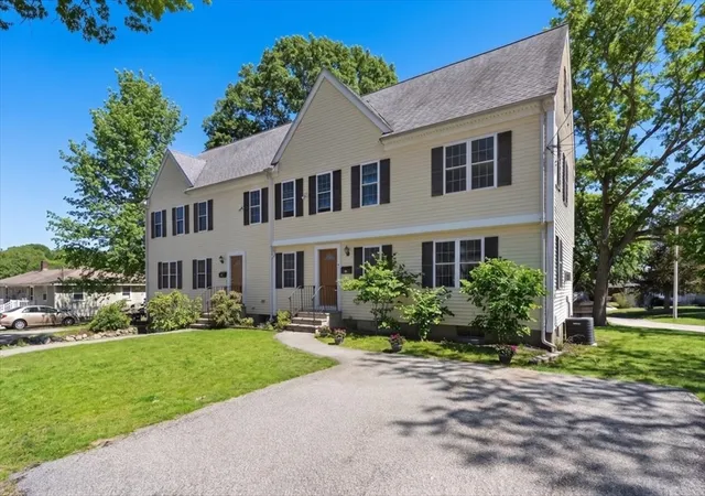 Homes for sale in Hingham, MA | 16 Rhodes Pl #16, Hingham, MA 02043 | MLS# 73509624