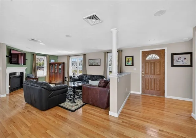 Homes for sale in Hingham, MA | 16 Rhodes Pl #16, Hingham, MA 02043 | MLS# 73509624