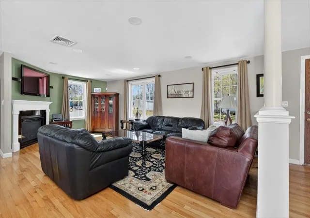 Homes for sale in Hingham, MA | 16 Rhodes Pl #16, Hingham, MA 02043 | MLS# 73509624