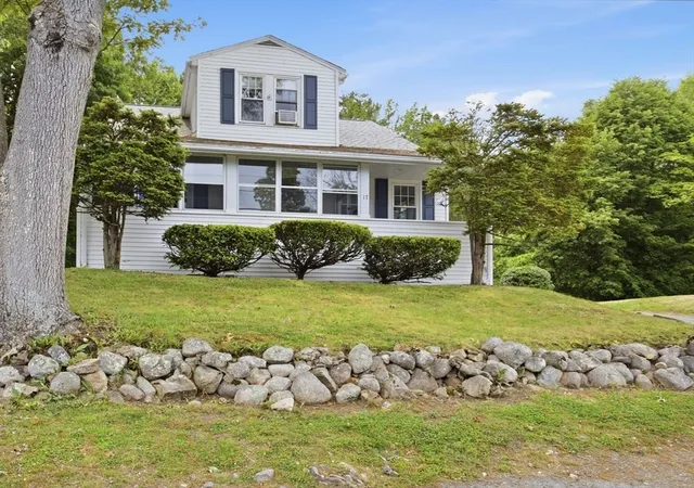 Homes for sale in South Weymouth, MA | 17 Great Pond Rd, South Weymouth, MA 02190 | MLS# 73526108