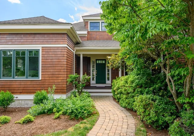 3rd image of 45 Clubhouse Dr, Hingham, MA 02043
