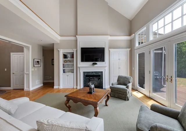 5th image of 45 Clubhouse Dr, Hingham, MA 02043
