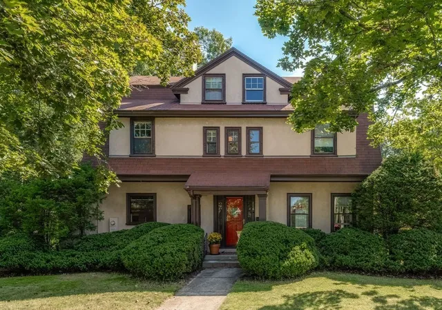 1st image of 116 Pleasant St, Holyoke, MA 01040 | MLS# 73561749