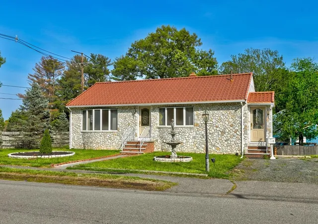 4th image of 2 Herrick Road, Peabody, MA 01960 | MLS# 73523824