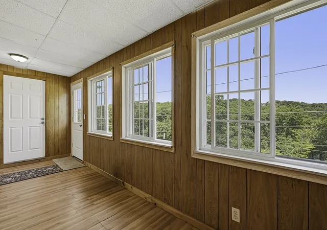 4th image of 5-7 Oak St, Clinton, MA 01510 | MLS# 73555138