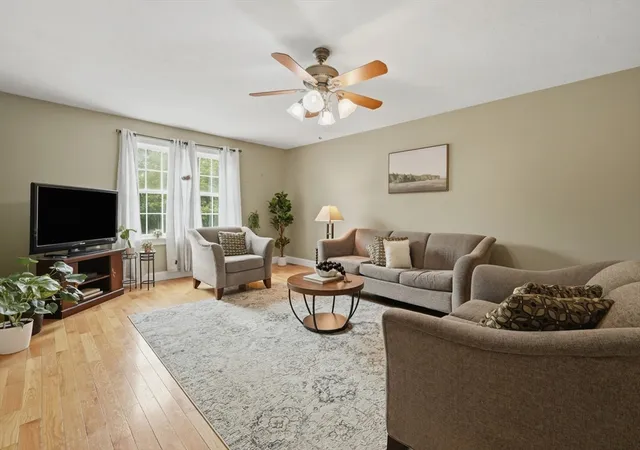 Homes for sale in Gardner, MA | 96 Pinewood Dr, Gardner, MA 01440