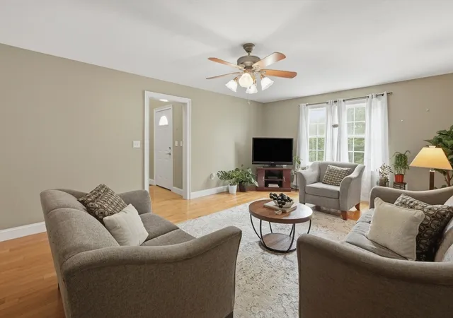 Homes for sale in Gardner, MA | 96 Pinewood Dr, Gardner, MA 01440