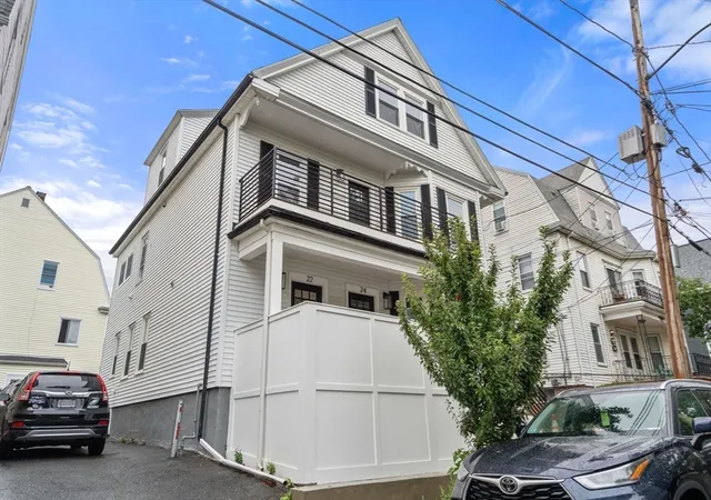 2nd image of 22 Charnwood Rd #2, Somerville, MA 02144 | MLS# 73546593
