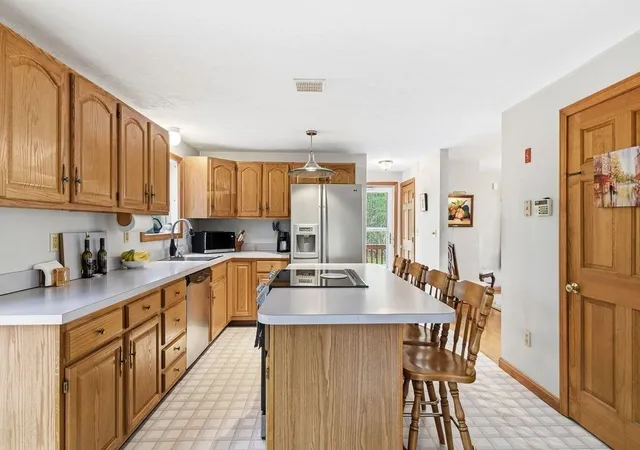 3rd image of 71 Harvey St, Taunton, MA 02780 | MLS# 73551552