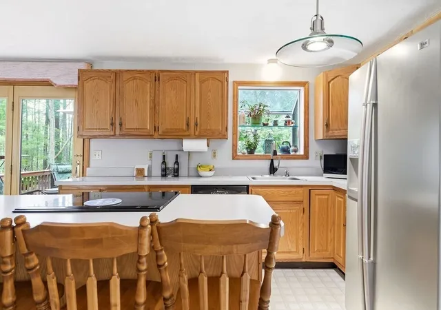 5th image of 71 Harvey St, Taunton, MA 02780 | MLS# 73551552